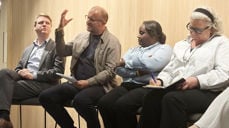 Fra seminaret i Trefoldighetskirken, også kalt Freds- og forsoningskirken, i Oslo. Fra venstre Åsmund Aukrust, utviklingsminister, Einar Tjelle, generalsekretær i Mellomkirkelig råd, Dr Majduline El Haj El Tahir, leder for den norske avdelingen av Sudanese Women Union og Christine Fossen, tidligere leder av FNs politistyrke i Sør-Sudan. (Foto: privat)