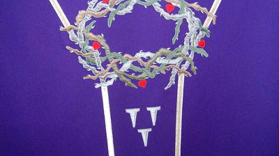 Baksiden av lilla messehagel i Charlottenlund kirke. Den brukes i faste og advent.  Design: Kari Abelone Mobeck..