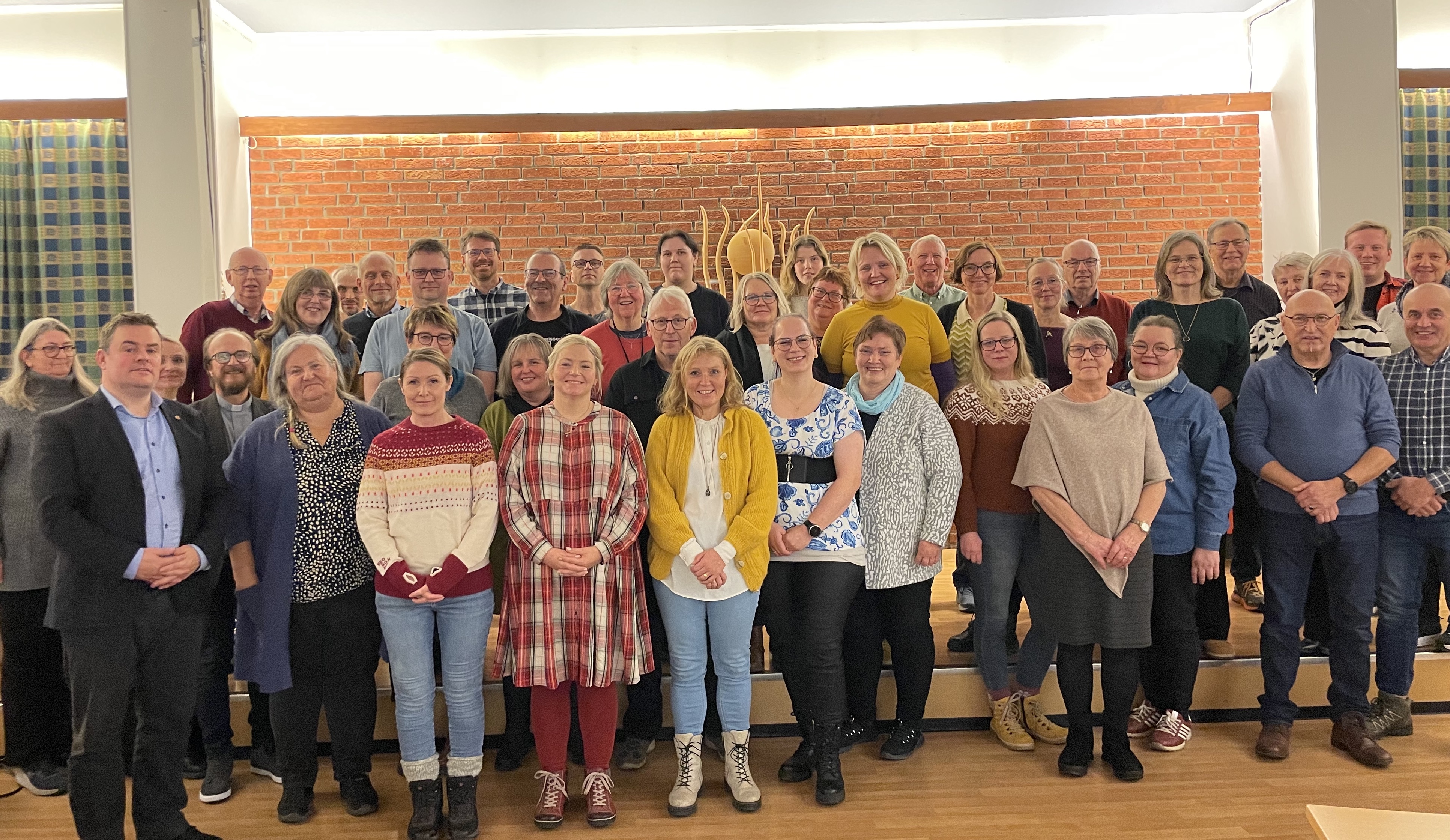 Kursdeltakerne og kirkelig administrasjon samlet til kurs i Narvik menighetshus.