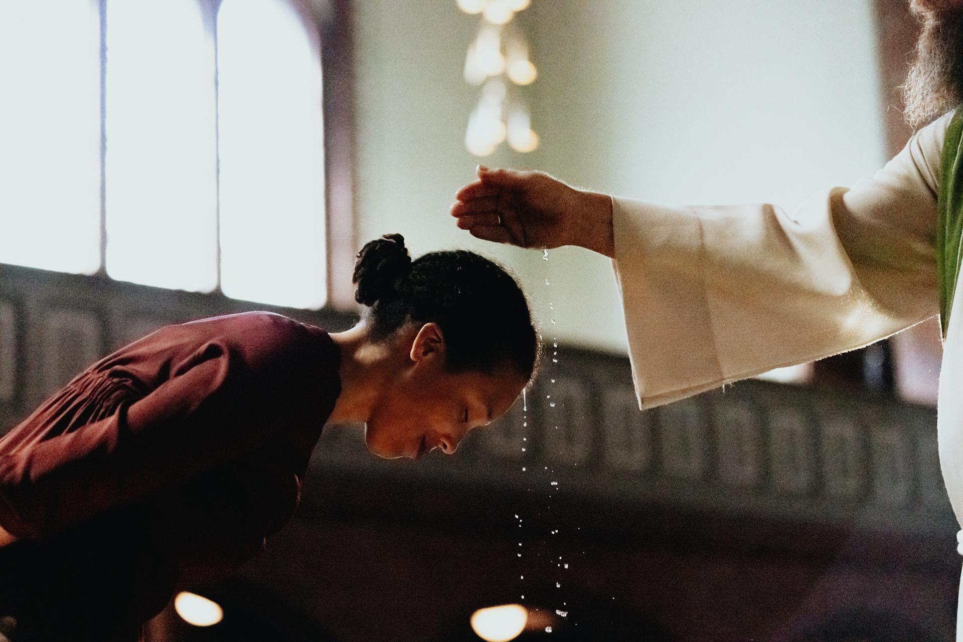 Fra denne helgen og i tiden fremover er det minst 80 anledninger til å droppe innom kirken og bli døpt. Foto: Malin Longva / Den norske kirke.