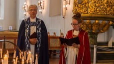 Mens folk tente lys ble salmen Fredens Gud sunget: Fredens Gud, la det regne, regne med fred i fra deg. Fredens Gud, fyll mitt hjerte, fyll det med kjærlighet og fred! (Norsk salmebok, nr 637)