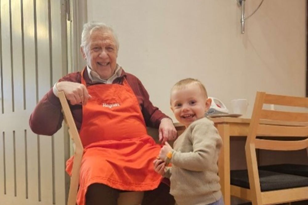 Ragnar er frivillig på babysang! Her sammen med Ragnar.