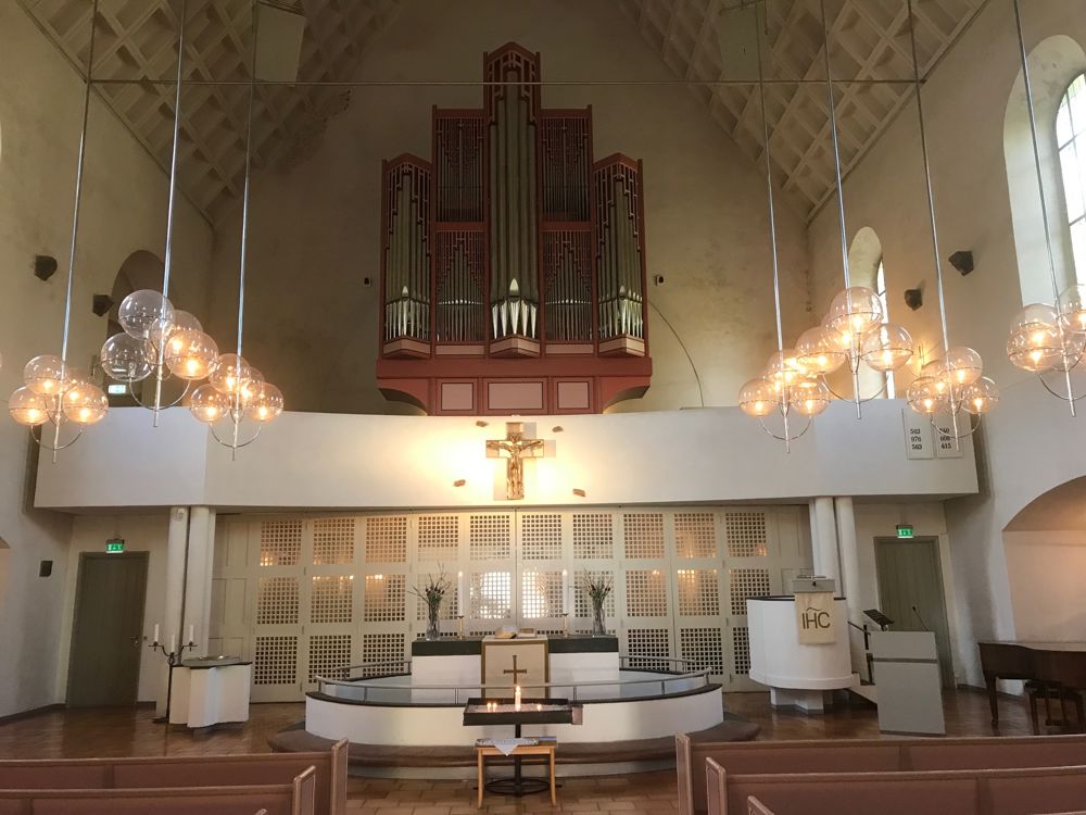 Åpen kirke - stillhet, samtale, omvisning. Velkommen!