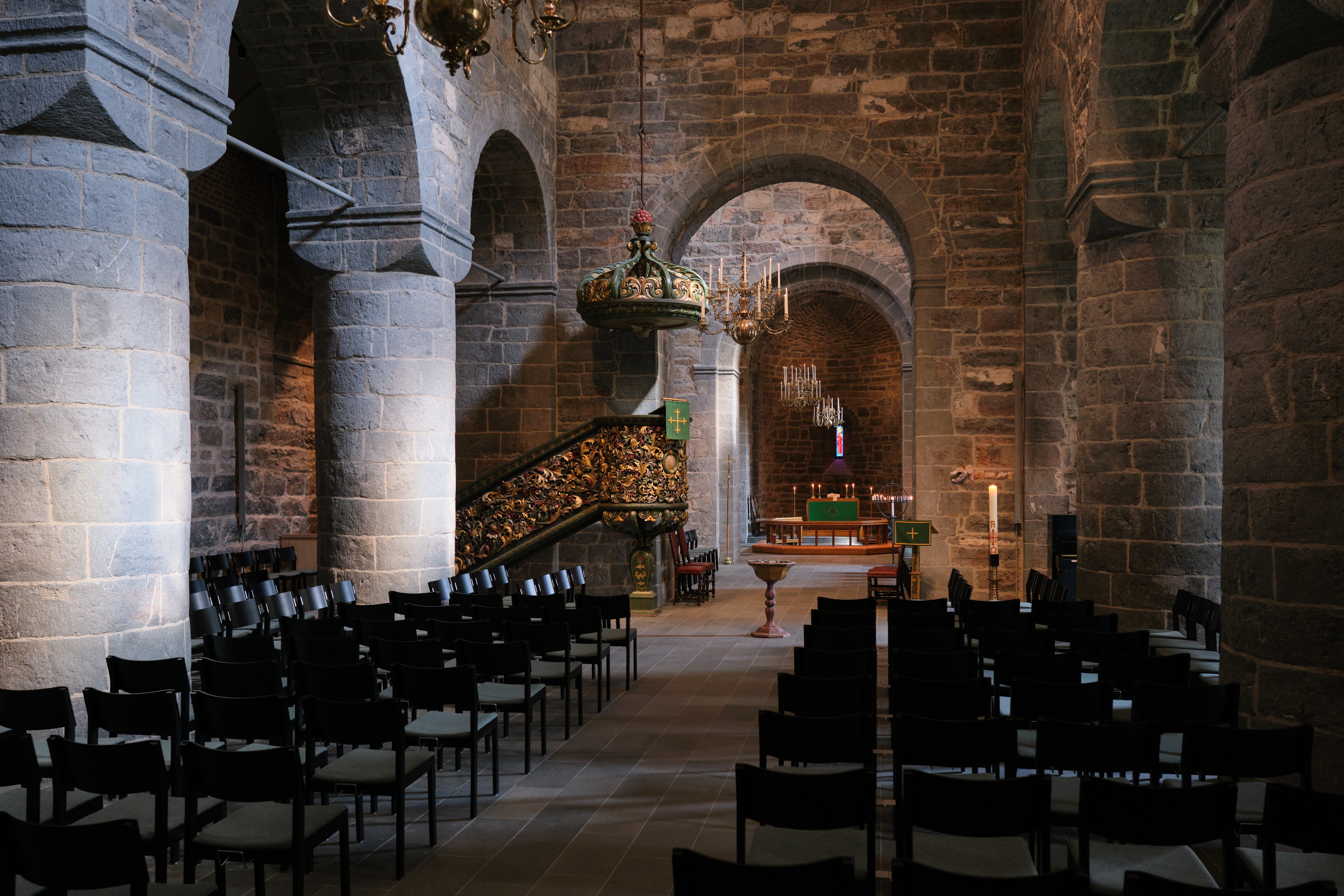 Gamle Aker kirke, C Roger Jensen