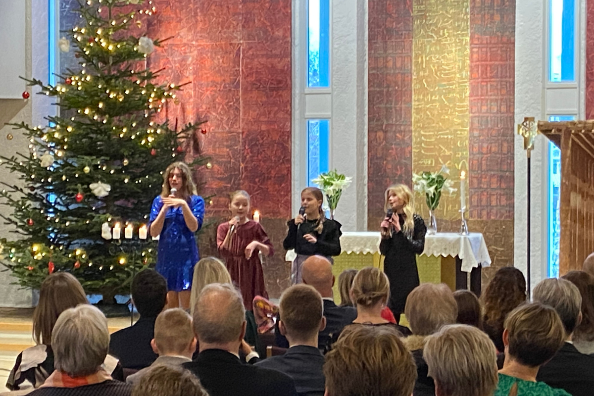 Julegudstjeneste i Hånes kirke. Hånes Soul Children synger.
