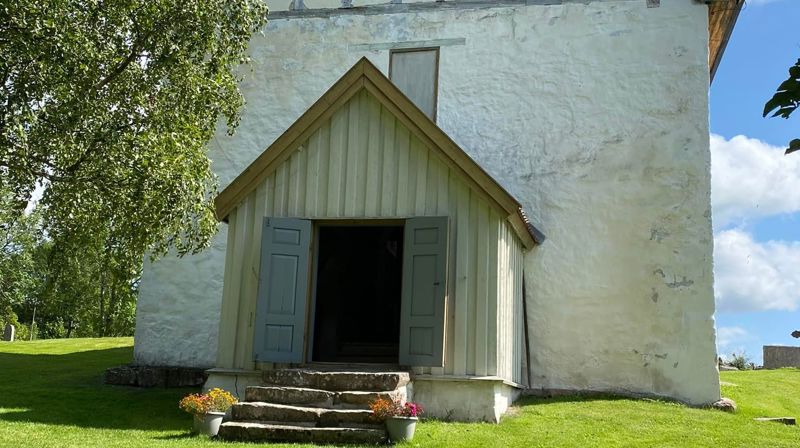 Guiding i Skoger gamle kirke