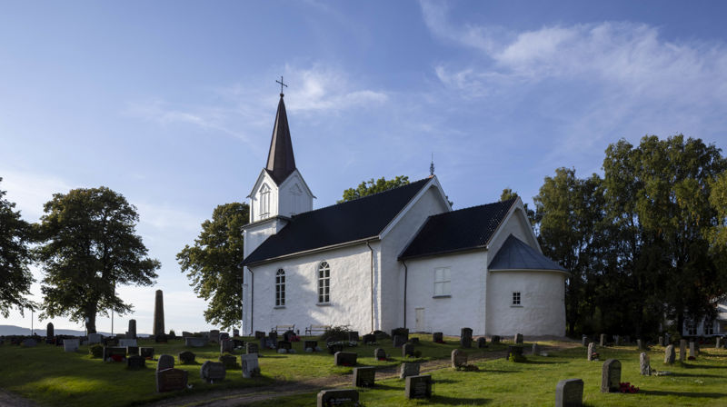 Ny bok åpner døren til Hurum kirkes historie
