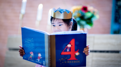 Oppdagelsesferd i kirka og utdeling av 4 årsbok