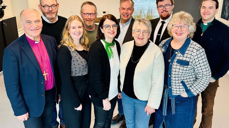 Bispedømmerådet. Bak fra venstre: Petter Holm, Frode Magnar Andersen, Jo Hedberg, Sebastian Kaltoft Hansen og Ole Amund Hafell. Foran fra venstre: Jan Otto Myrseth, Inga Stoveland Dekko, Gunnbjørg Furuset, Anne Gerd Jorde  og Lill Tone Grahl-Jacobsen. Foto: Torill H. H. Landaasen