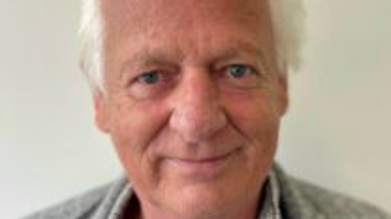 Sigarkameratene får besøk av en filmskaper