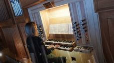 Kantor Marilyn ved orgelet