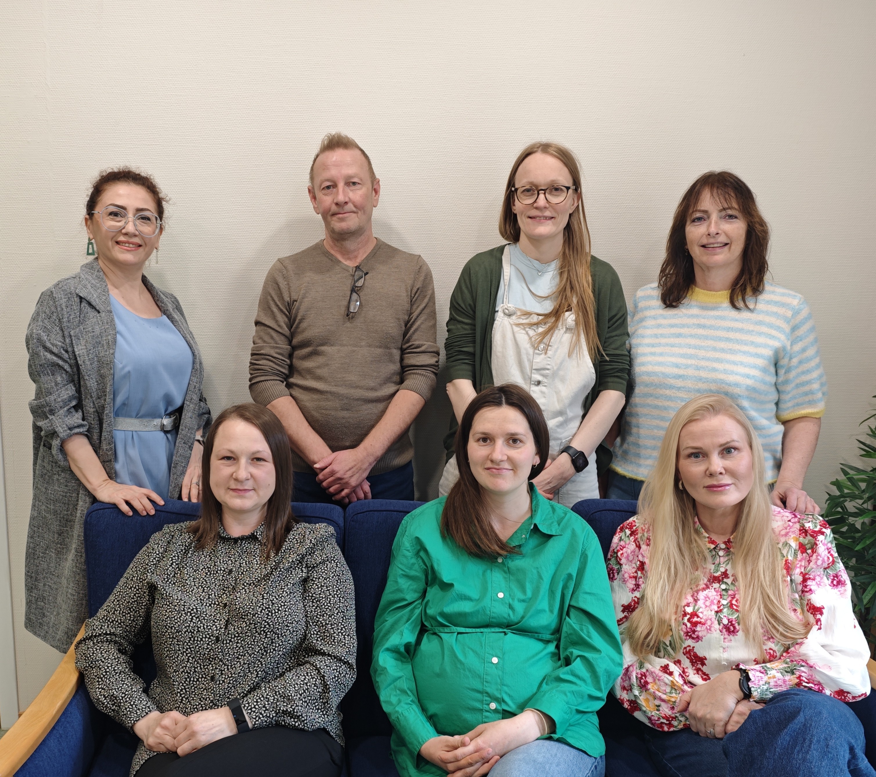 LUM-utvalet samla til første møte. Bak f.v. Sabina Baylarbayova, Rune Ziener (leiar), Ragnhild Stav, Oddgunn K Grane (nestleiar). Foran f.v. Michalina Sroga, Vlada Fristad, Silje Furnes Solheim. Foto: Ayan Baylarbayova.