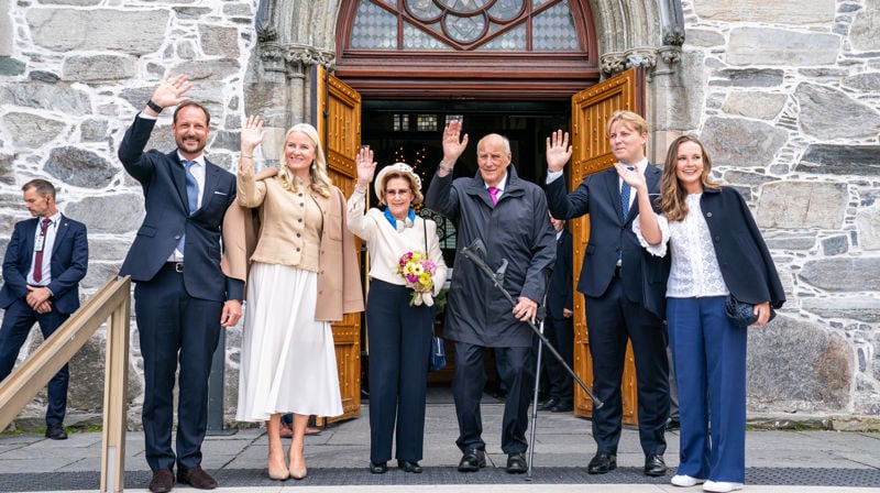 Kongefamilien utenfor Stavanger domkirke, 4. juli 2025. Foto: Stavanger Aftenblad / Jarle Aasland.