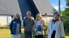 Befaring med Riksantikvaren i Holmen kirke. Fra venstre daglig leder i Holmen Solveig Elin Bru Olsen, kirkesjef John Grimsby, riksantikvar Hanna Geiran og kirkelig fellesråds rådgiver Marthe Fjøse (Foto: Asker kirkelige fellesråd)