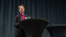 Kari Mangrud Alvsvåg, biskop i Borg, har vært medlem av Ekstremismekommisjonen. Her på Kirkemøtet 2023. Foto: Den norske kirke.
