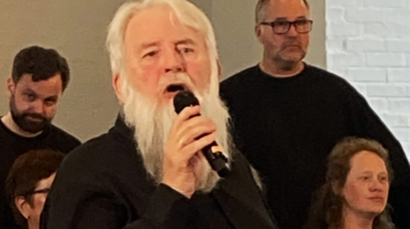 Korkonsert med 100 sangere.