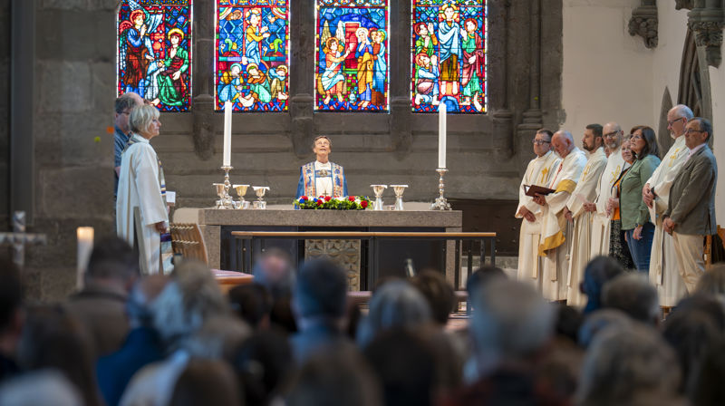 Biskop Anne Lise ådnøy:  Årets medarbeiderdag, gitt til alle ansatte i Den Norske Kirke - Rogaland, var en storstilt 900-årsbursdagsfest hvor «sammen» var dagens røde tråd, som gjennom resten av året. Foto Øystein Viland