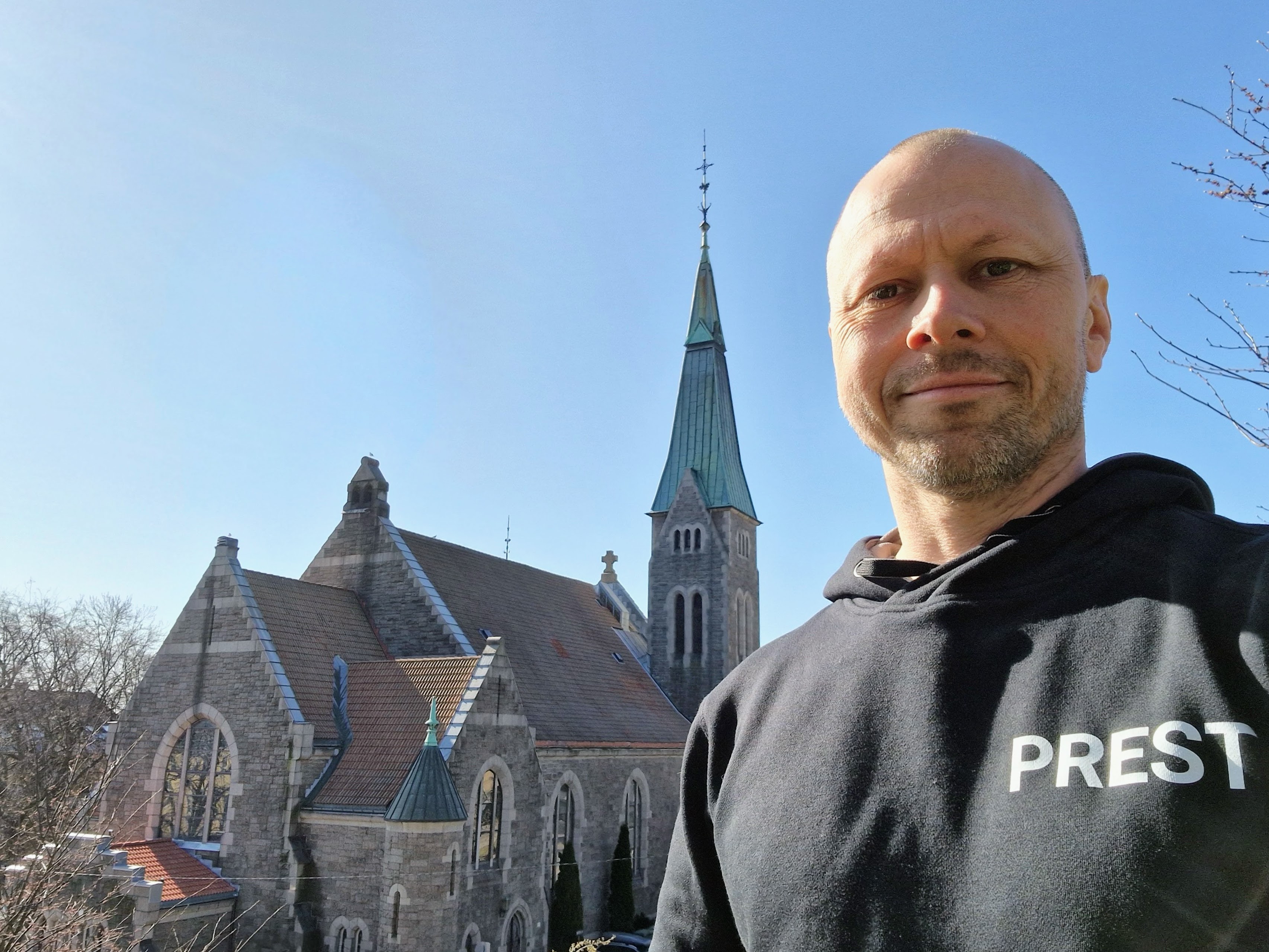 Kristian og Fagerborg kirke bak