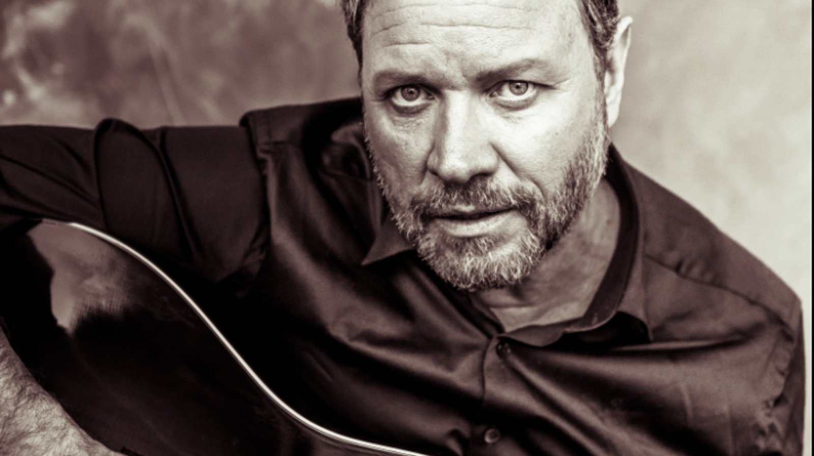 Magnus Grønneberg fra CC Cowboys og programmet "Hver gang vi møtes" holder konsert i Kæbu kirke onsdag 29. okt. kl. 20. Foto: pressebilde