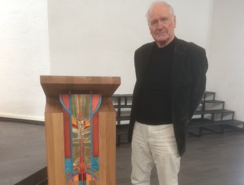 Per Odd Aarrestad ved talerstolen i Hellemyr kirke.