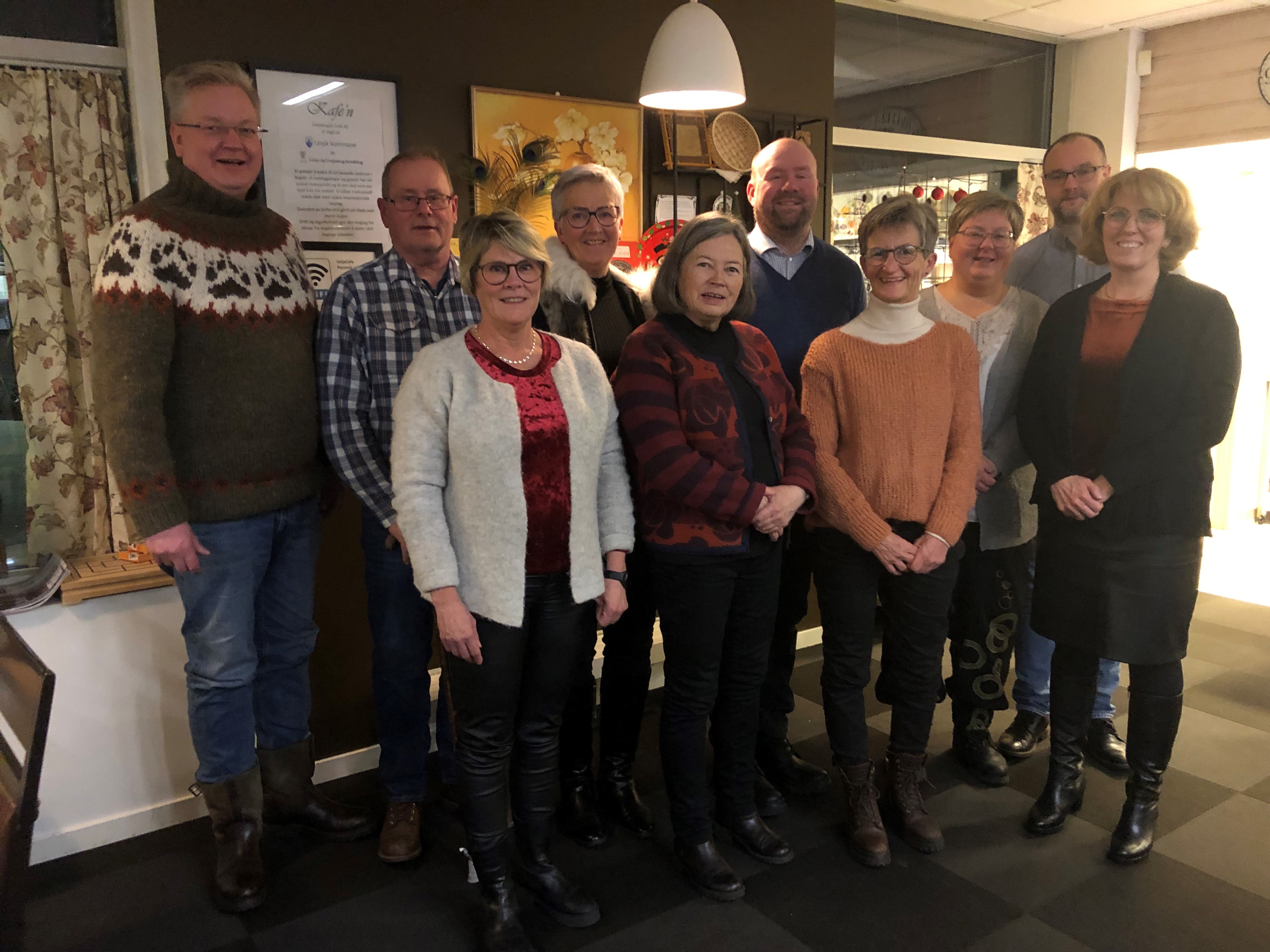 Lesja kyrkjelege råd 2019-2023 (I tillegg er Audny Bakken og Aagot Sørumgård Botheim, frå det gamle rådet, med på biletet. Biletet vart teke på juleavslutning 2023, der både gamalt og nytt råd var invitert.))