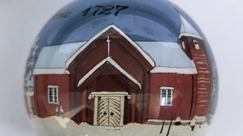 Julekule med bilde av Fåberg Kirke