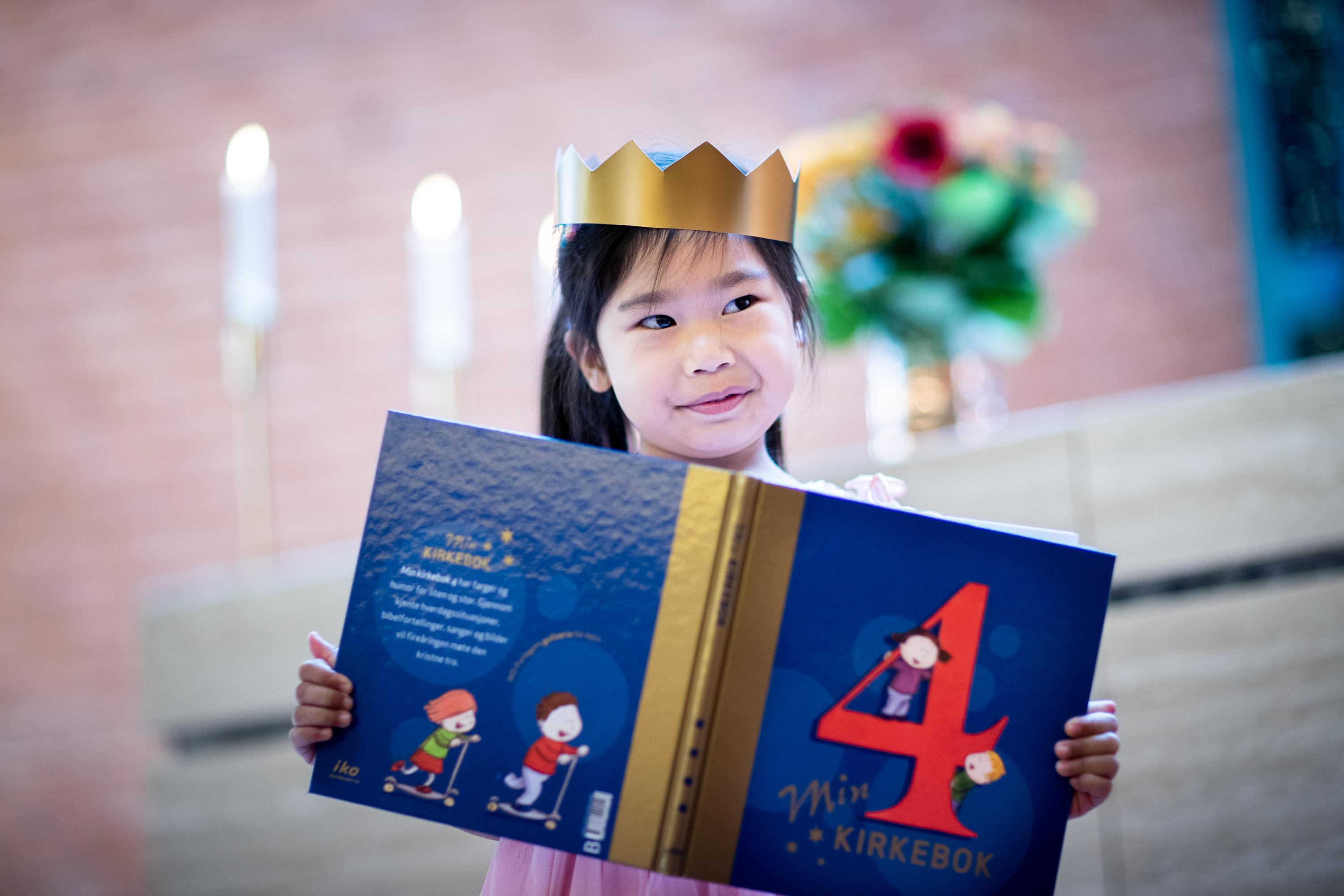 Fireårsbokutdeling og oppdagelsesferd i kirken