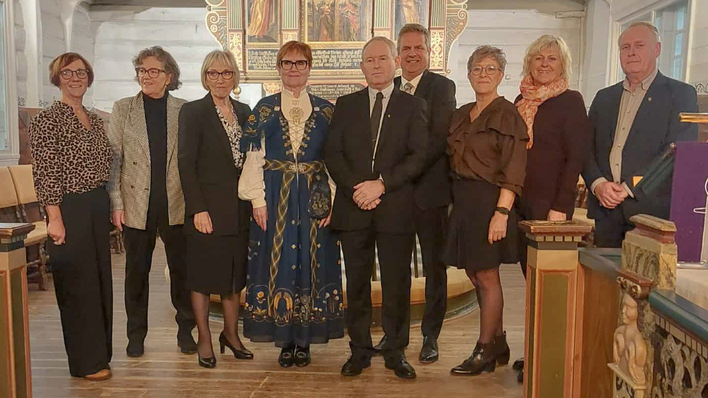 Konfirmert høsten 74: Anne Brit Wetlesen Tengesdal, Eva Mong, Laila Skadberg Rødsand, Heidi Bollestad, Ove Mong, Stig Jone Nevland, Brit Andreassen Mo, Aud Torunn Torgersen og  Kenneth Pedersen.