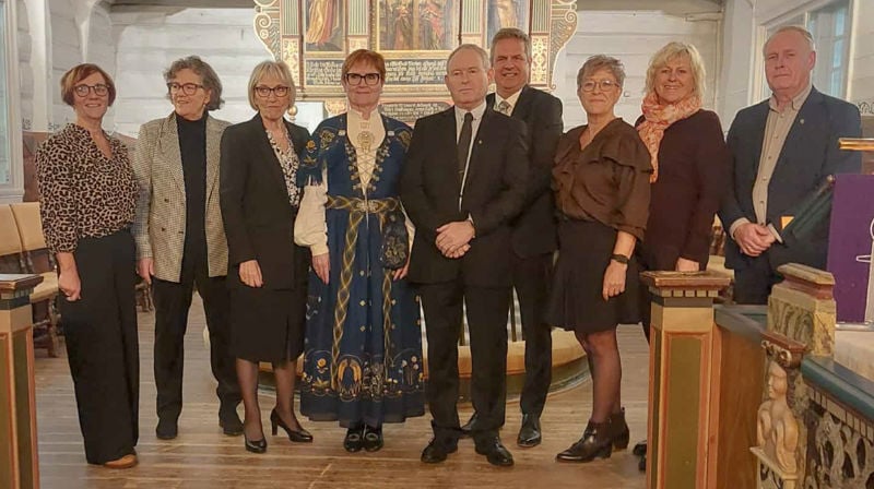 Konfirmert høsten 74: Anne Brit Wetlesen Tengesdal, Eva Mong, Laila Skadberg Rødsand, Heidi Bollestad, Ove Mong, Stig Jone Nevland, Brit Andreassen Mo, Aud Torunn Torgersen og Kenneth Pedersen.