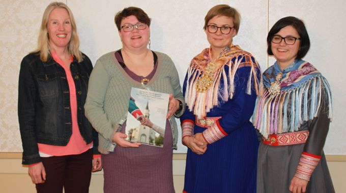 Fra presentasjonen av ressursmateriellet "Det har skjedd mitt barn" 7. januar: Fra venstre:  Turid Skorpe Lannem, konstituert daglig leder Kirkelig Ressurssenter mot vold og seksuelle overgrep, Maria Roysdatter Steinsvik, prosjektmedarbeider, Sara Ellen Anne Eira, leder Samisk kirkeråd, Risten Turi Aleksandersen, generalsekretær Samisk kirkeråd.