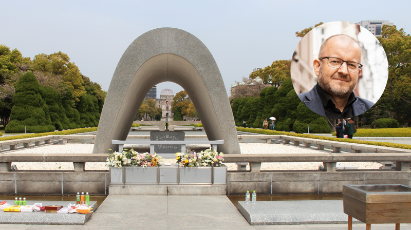 Minnesmerket for ofrene etter bombingen av Hiroshima. Foto: Adobe Stock / frdric. I sirkelen: Einar Tjelle generalsekretær i i Mellomkirkelig råd for Den norske kirke. Foto: Den norske kirke.