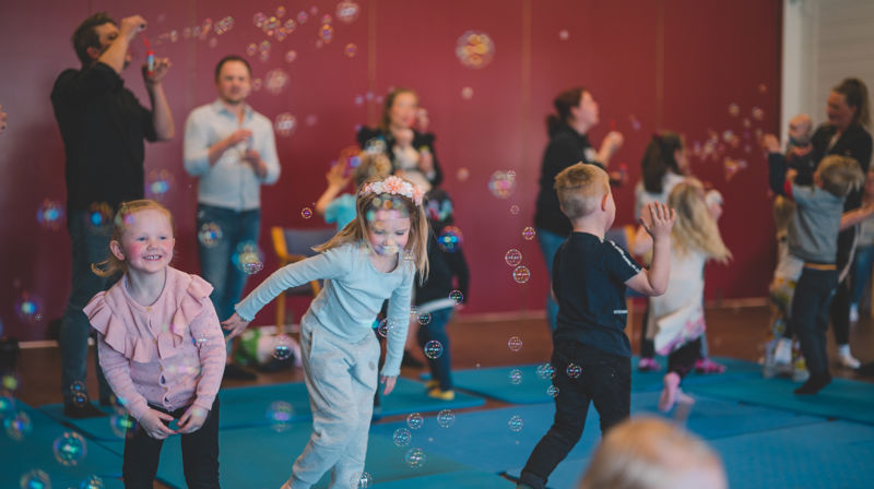 Fra småbarnssang i Askim. Foto: Noiva Photography