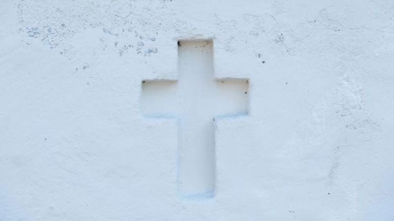 Kors på mur - Foto Kirkerådet