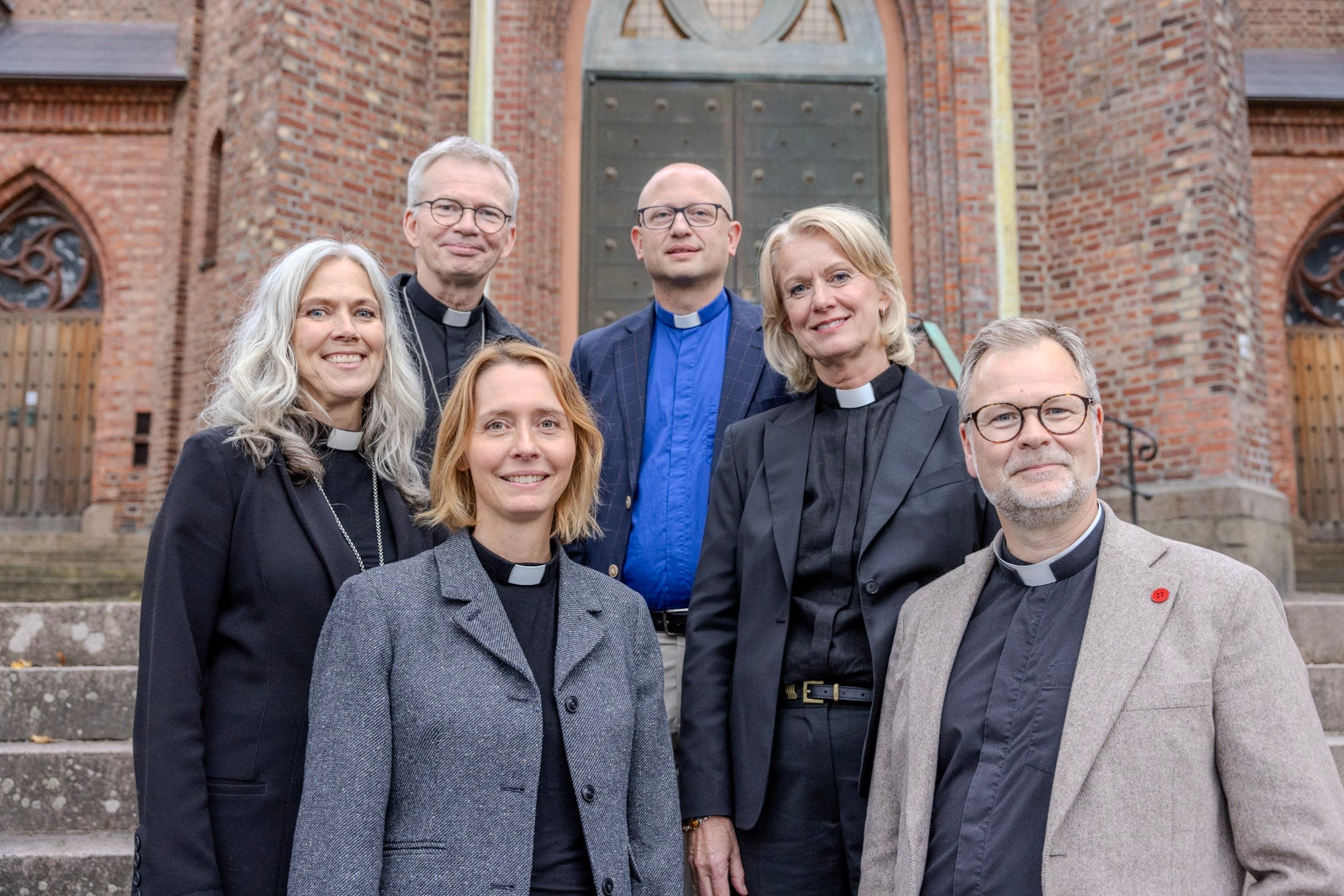 De seks kandidatene; fra venstre Kristin Moen Saxegaard, Øystein Magelssen, Kjerstin Jensen, Stephen Sirris, Elisabeth Thorsen og Sveinung Hansen. (Foto: Fingerspitz/Den norske kirke)