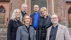 De seks kandidatene; fra venstre Kristin Moen Saxegaard, Øystein Magelssen, Kjerstin Jensen, Stephen Sirris, Elisabeth Thorsen og Sveinung Hansen. (Foto: Fingerspitz/Den norske kirke)