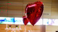 Røde hjerteballonger