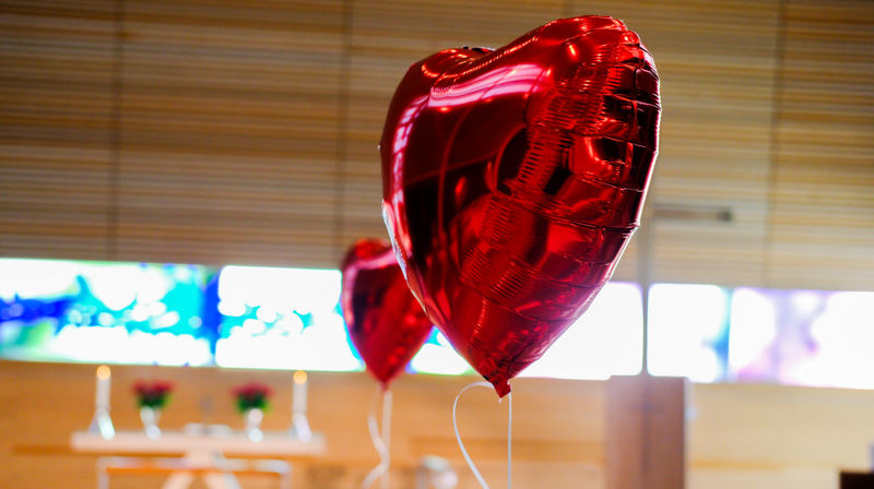 Røde hjerteballonger