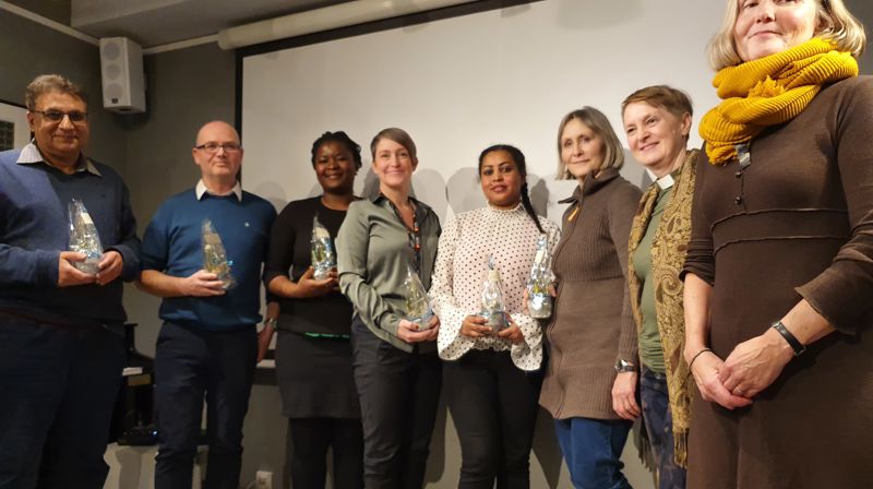 Muhammad Zulquarnain fra Islamsk kultursenter, Ole-Richard Hatlebrekke fra Bodø voksenopplæring, Amina Winnigah fra Kvinnenettverk Noor i Bodø, Lill-Eva Thomassen Hjerde fra Flyktningkontoret i Bodø, Selamawit Teklab, Vigdis Larsen fra Rønvik menighet, Ingrid Løkken fra Bodin menighet og Brita Bye fra Sør-Hålogaland bispedømme. Are Andreassen fra Tverlandet mottak var ikke tilstede da vi samlet alle som holdt innlegg på seminaret.