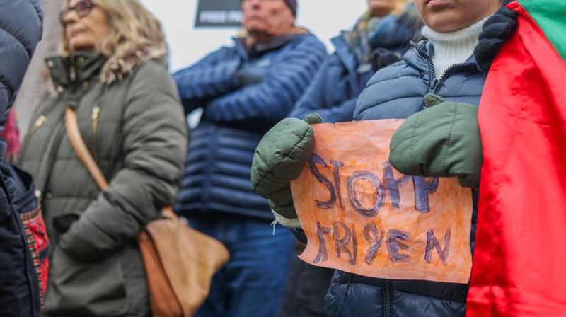 Flere tusen deltok i den sterke markeringen "Stopp drapene på sivile" 28. oktober 2023 foran Stortinget. Foto: Den norske kirke Foto: Den norske kirke.