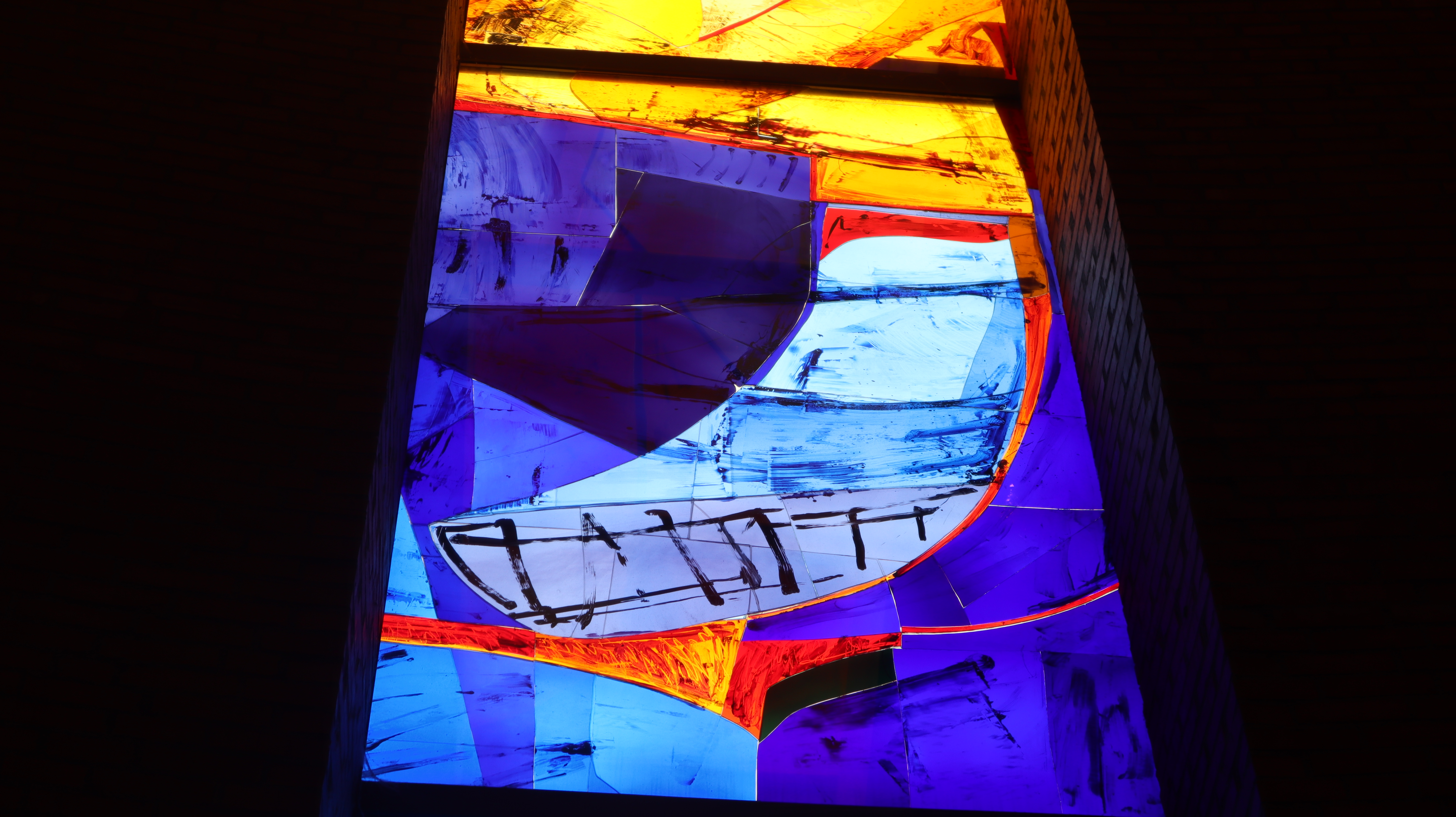 Båten går igjen i glasskunsten i Søm kirke