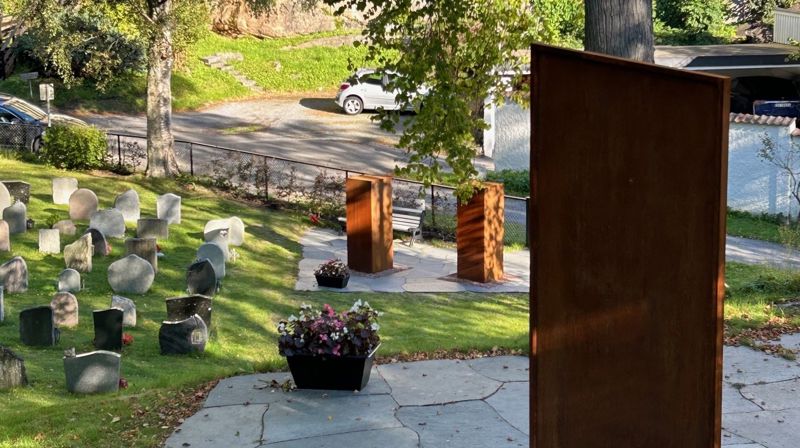 Skader på felles gravminner ved nye Navnet minnelund, Drøbak kirkegård