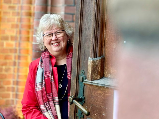 Lill Tone Grahl-Jacobsen vil jobbe for at enda flere kan føle seg sett og inkludert i kirken. Foto: Torill Landaasen