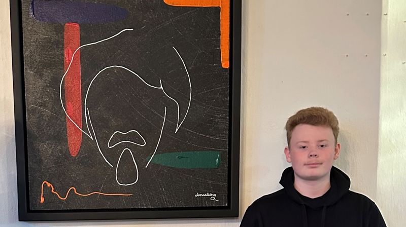 Fredrikstad-kunstneren Jonas Berg donerte et originalt maleri av den legendariske komponisten og Glemmen-organisten Egil Hovland til Glemmen menighet i 2025. Nå er verket solgt til gode for menigheten!