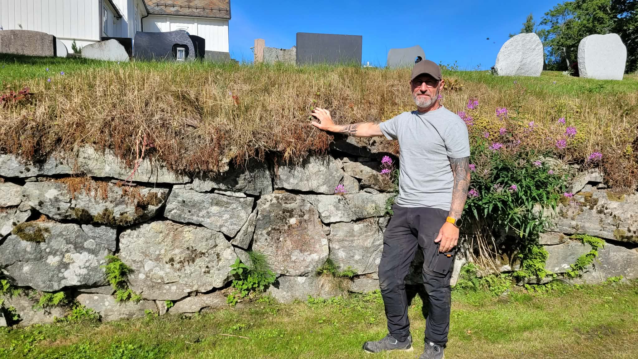 Ny urnevegg ved Hovin kirke - framtid møter fortid