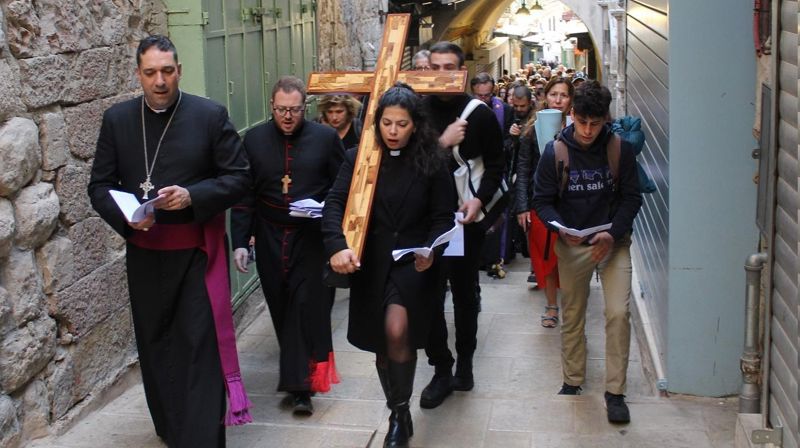 Langfredagsprosesjon gjennom gamlebyen i år. (Foto: ELCJHL)