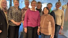 Komiteen for kvinnenes internasjonale bønnedag i Halden. Fra venstre: Rebecca Askevold og Kirsti Andreassen fra Frelsesarmeen, Bjørg Torptangen fra Metodistkirken, Berit Øksnes fra Den norske kirke ( Dnk ), Kjersti Gulli Petersen fra Frikirken, Sheila Carlsen fra Tabernaklet, Aase Holtan fra Normisjon og Marita Nøvik fra Den norske kirke.