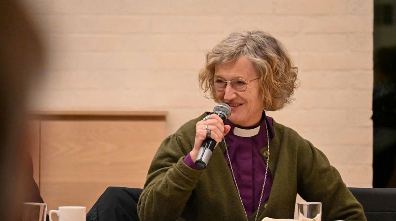 Biskop Kari Veiteberg snakker til menighetsrådene