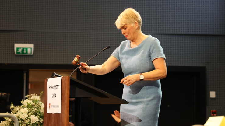 Her lukker hun sitt siste møte som kirkerådsleder. Foto: Den norske kirke