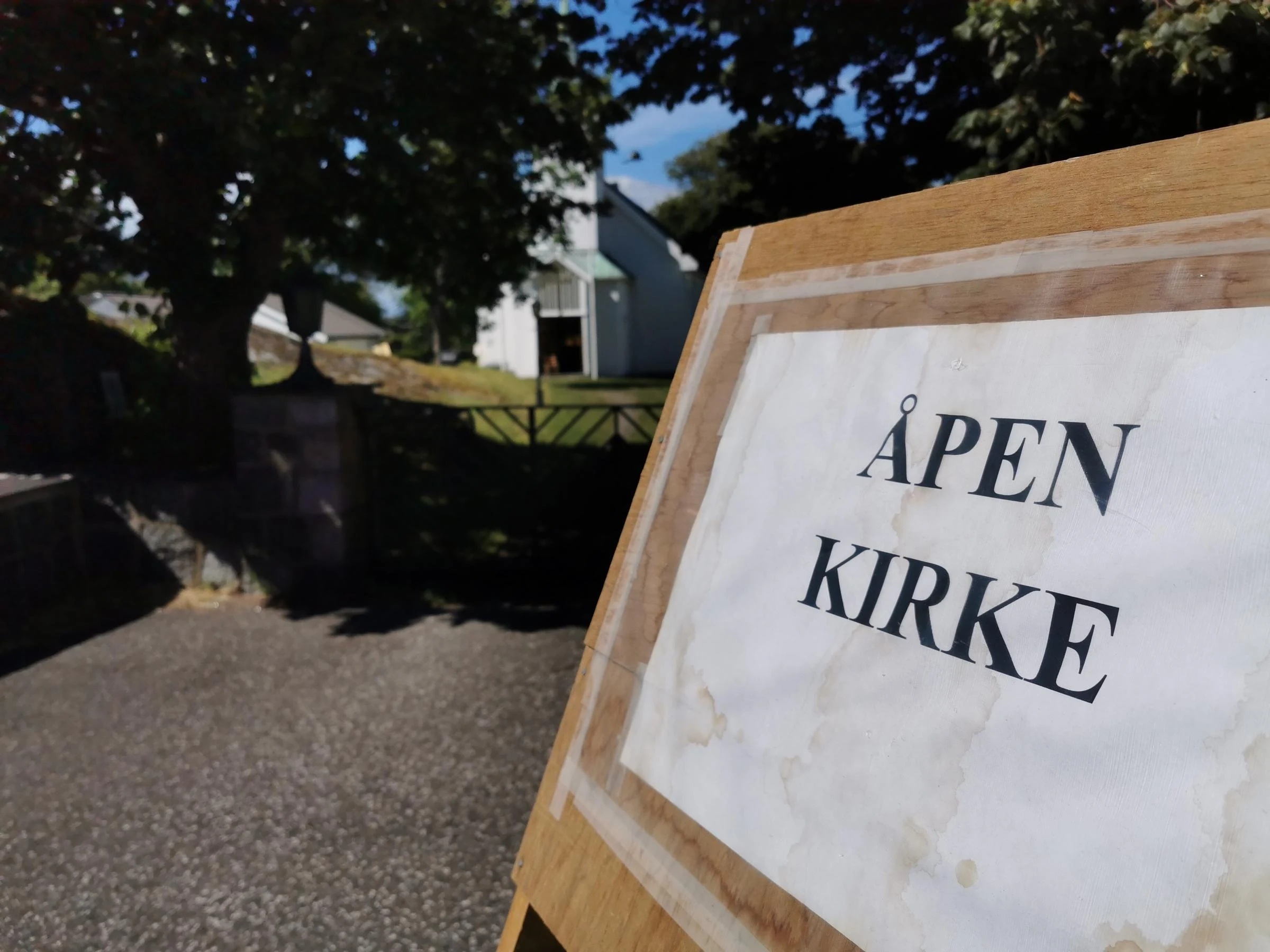 Sommeråpen kirke