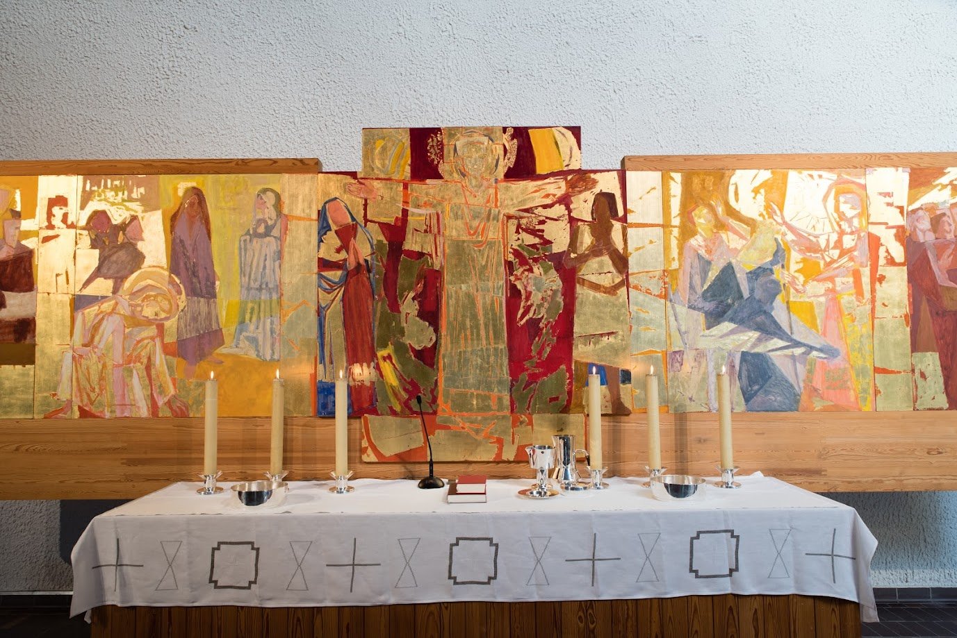 Alter og altertavle i Holmen kirke. Foto: Jan Olav Langseth